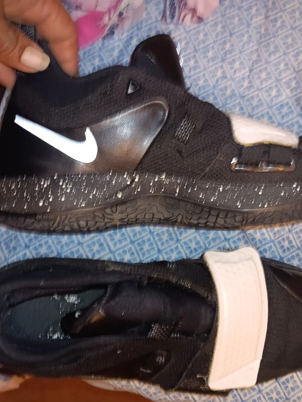 Nike Men's Black Athletic Shoes with White Strap